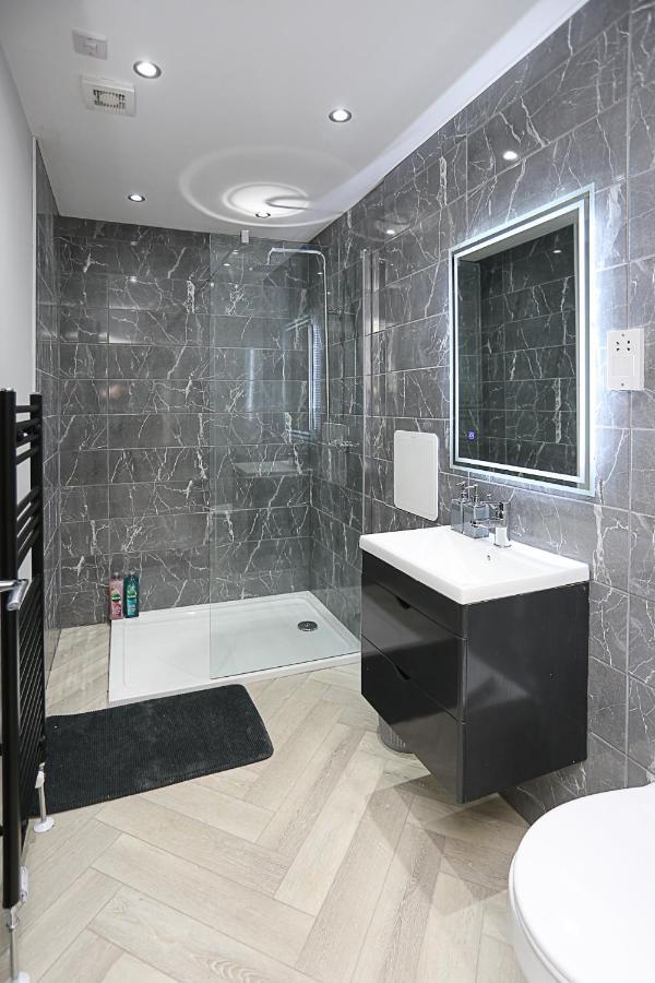 No1 Luxury Service Apartments Белфаст Екстериор снимка