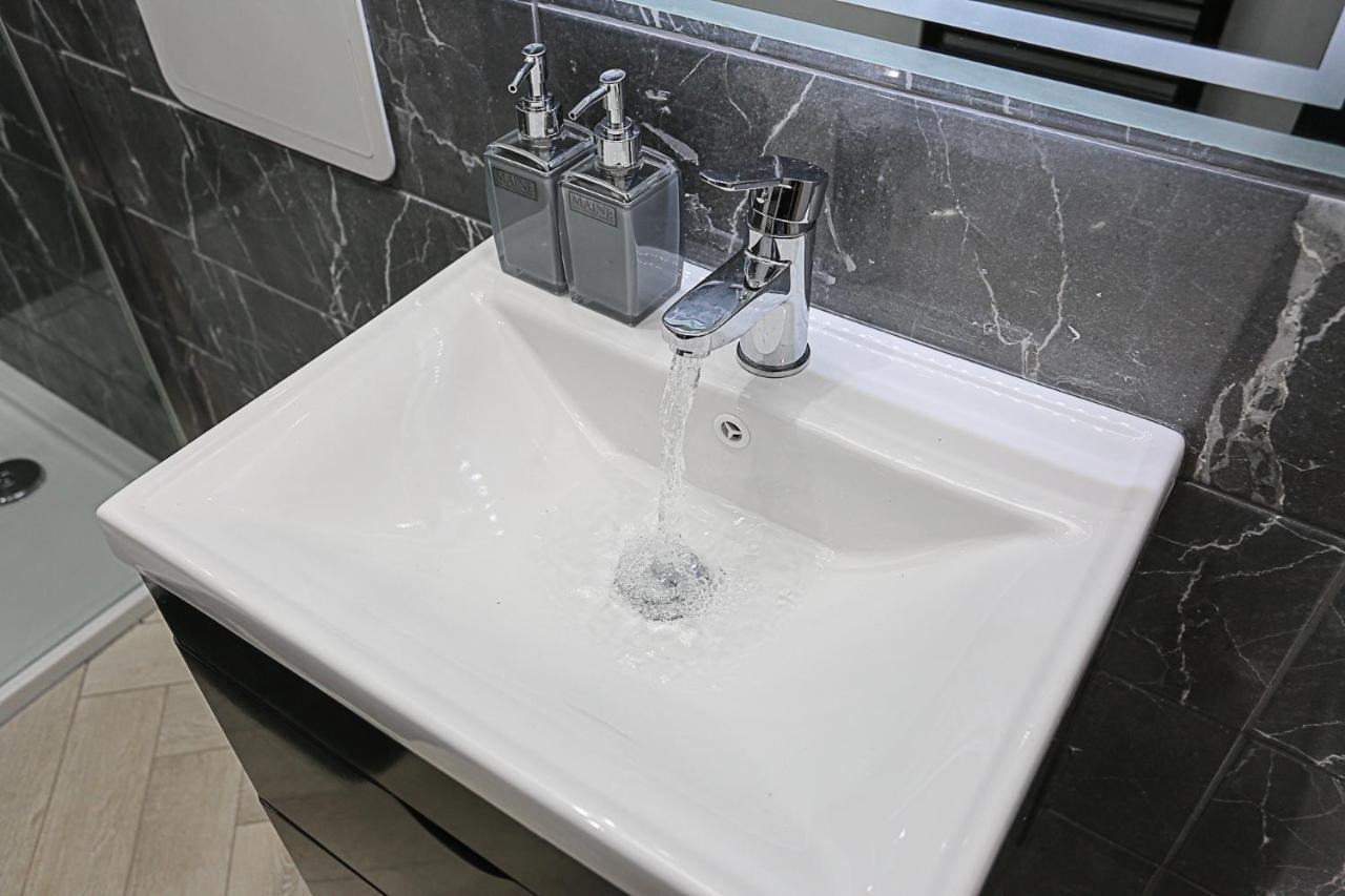 No1 Luxury Service Apartments Белфаст Екстериор снимка