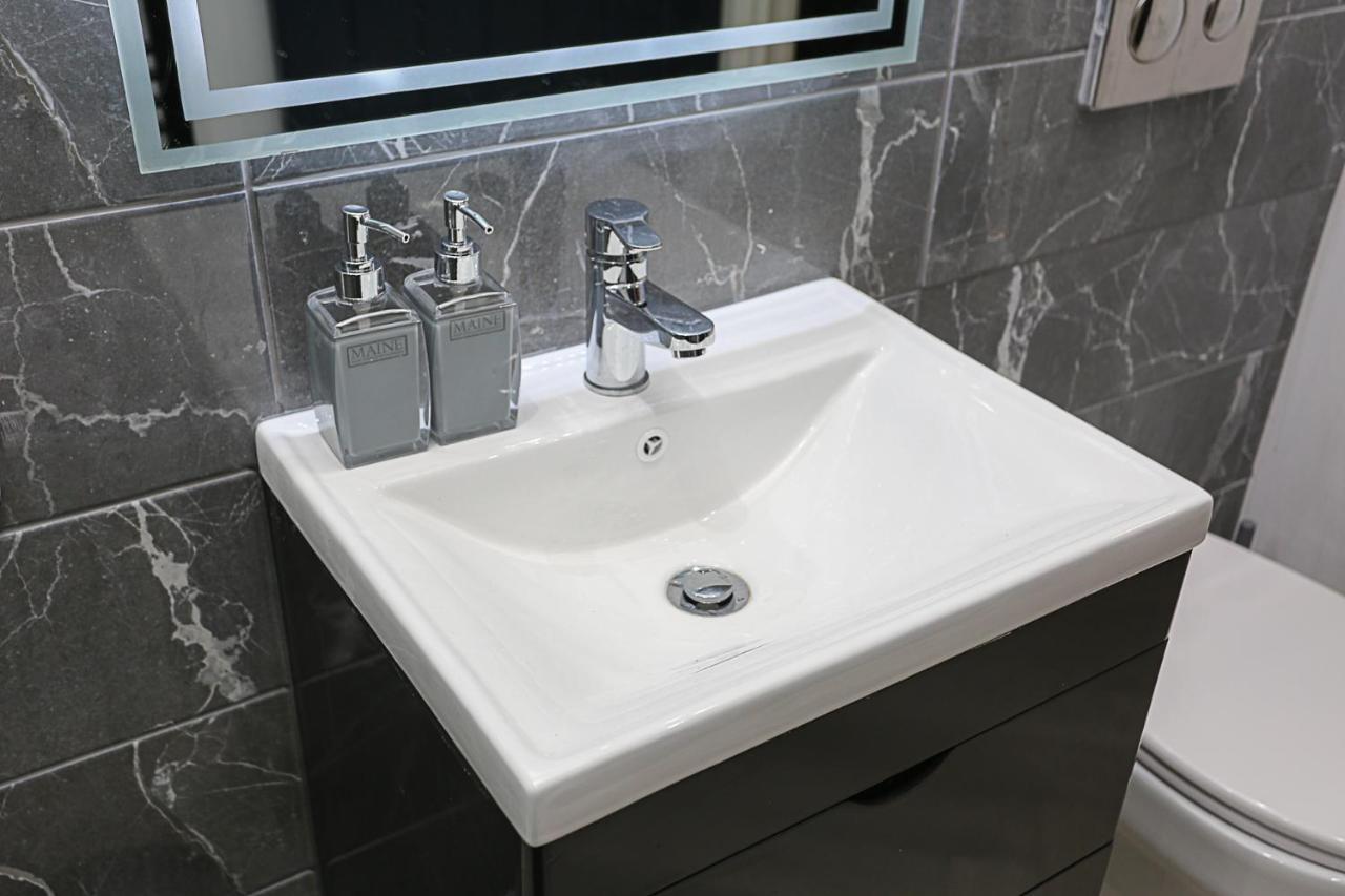 No1 Luxury Service Apartments Белфаст Екстериор снимка